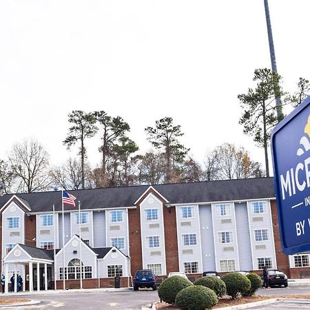 Travelers Inn And Suites Raleigh Exterior foto