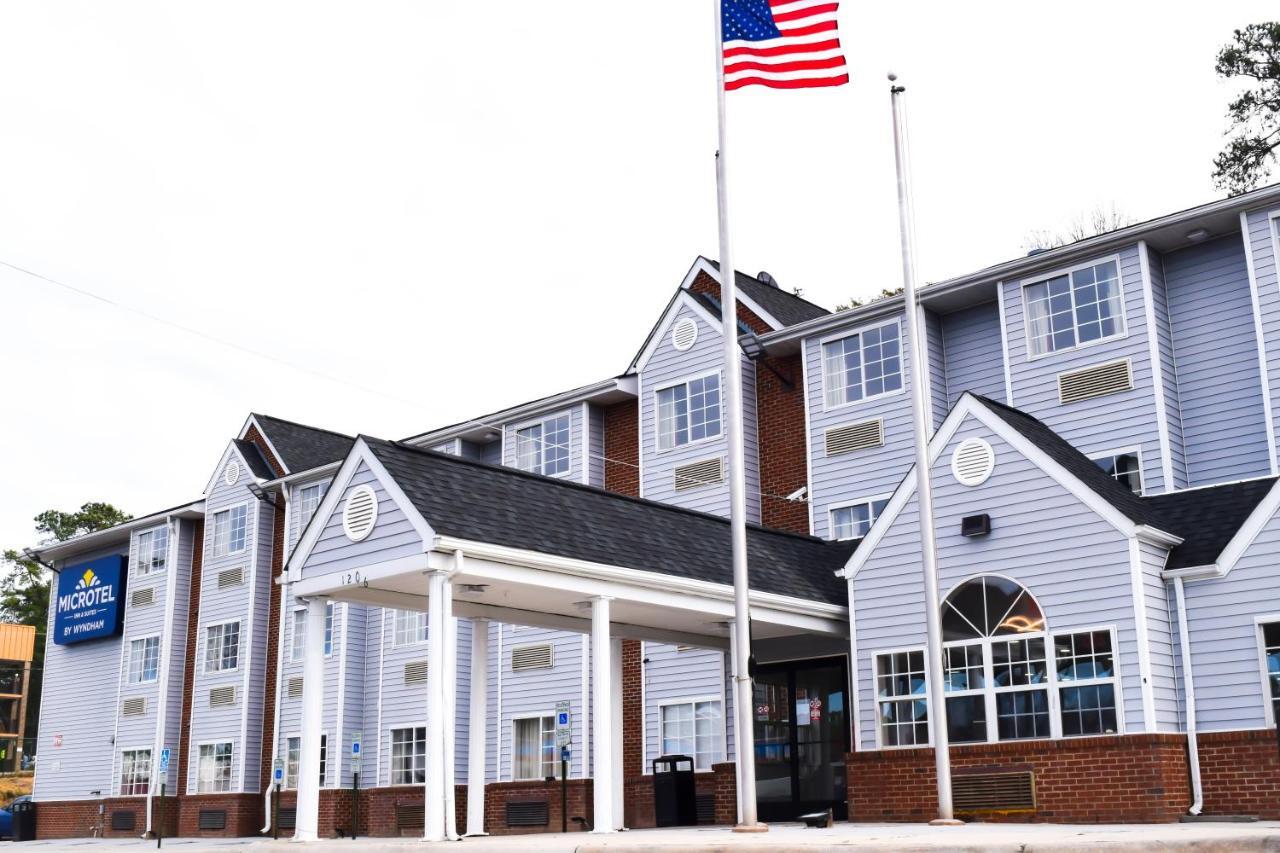 Travelers Inn And Suites Raleigh Exterior foto